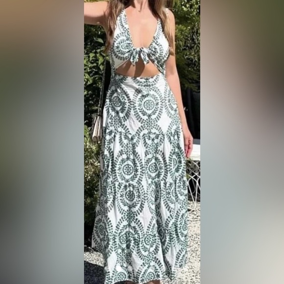 Green and white dress - Picture 6 of 9